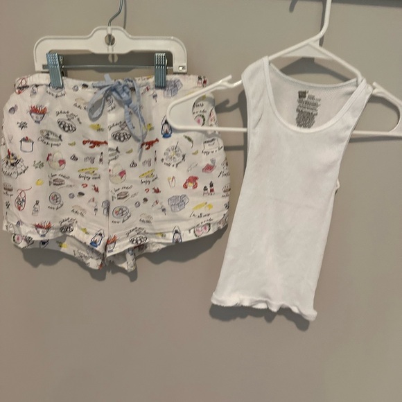 Erica Wilson Printed Nantucket Shorts XS and a boys hands XS tank - Picture 1 of 9